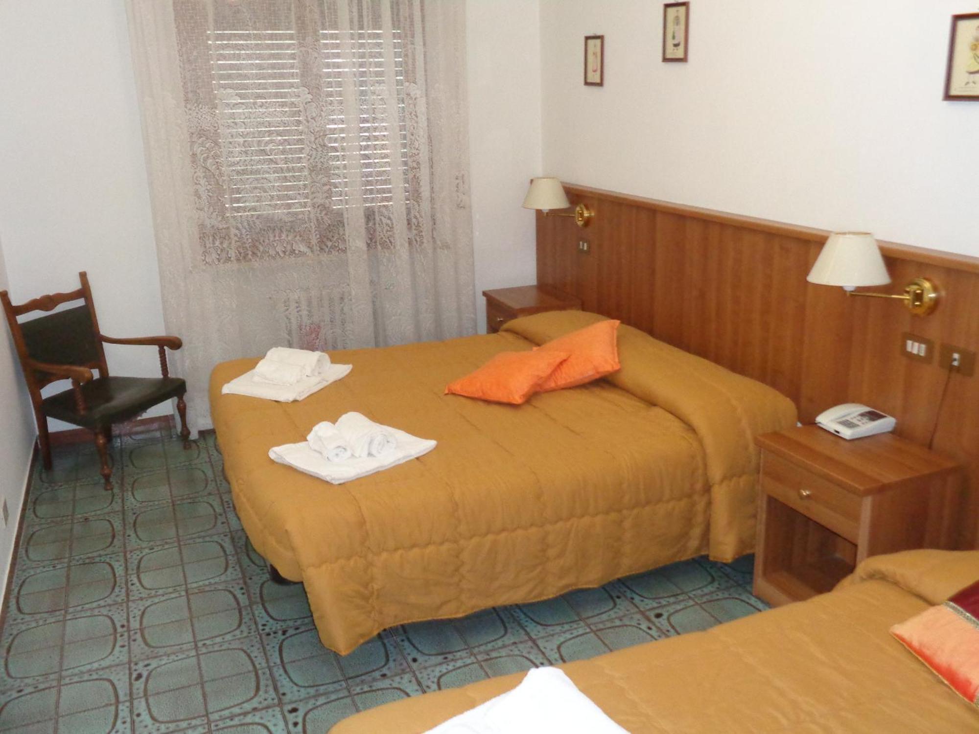 Hotel Rosati Chiusi Bagian luar foto